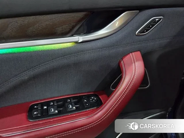 Maserati Levante 2018 Серебристо-серый из Кореи, фото 6