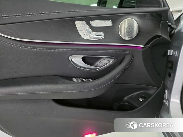 Mercedes-Benz E-Class W213 2022 Серебряный из Кореи, фото 6