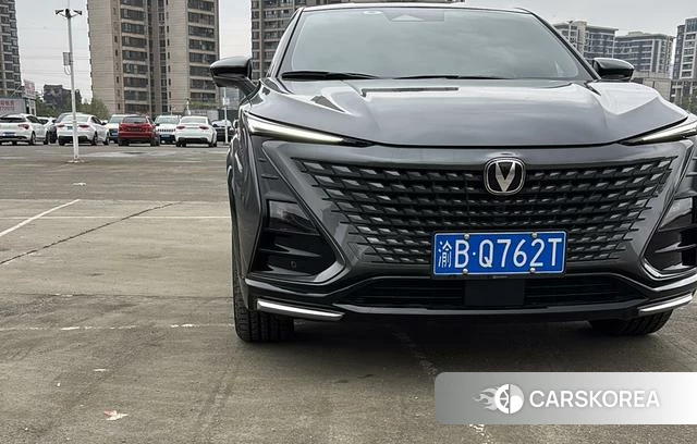 Chang'an UNI-T 2023 Темно-серый из Китая, фото 6