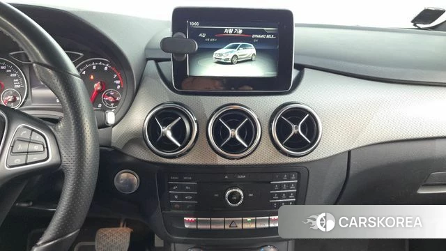 Mercedes-Benz B-Class W246 2018 Белый из Кореи, фото 6