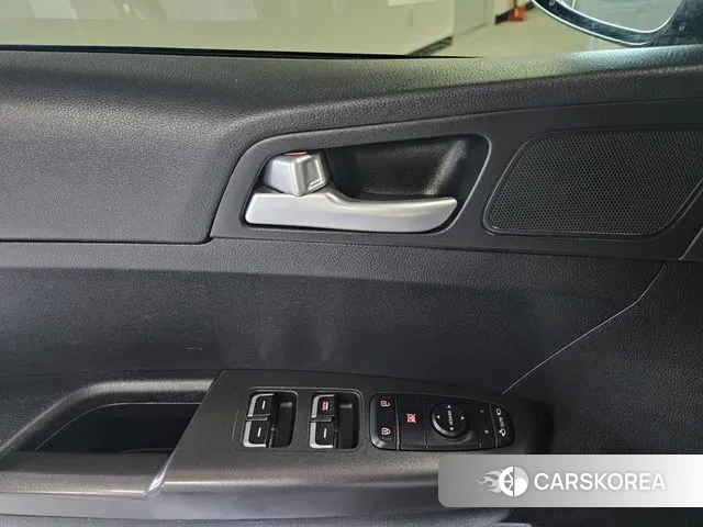 Kia Sportage The Bold 2021 Серый из Кореи, фото 6