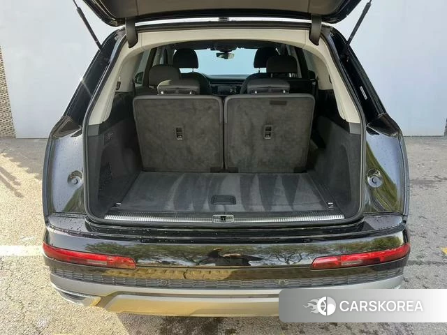 Audi Q7 2023 Черный из Китая, фото 6