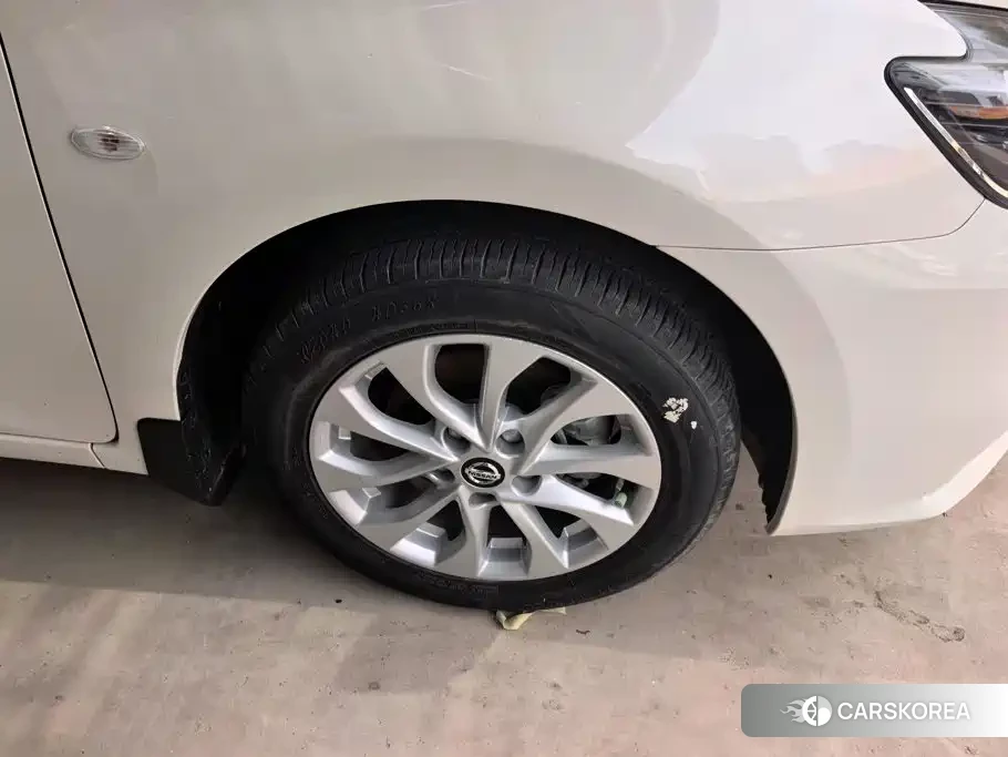Nissan Sylphy 2024 Белый из Китая, фото 6