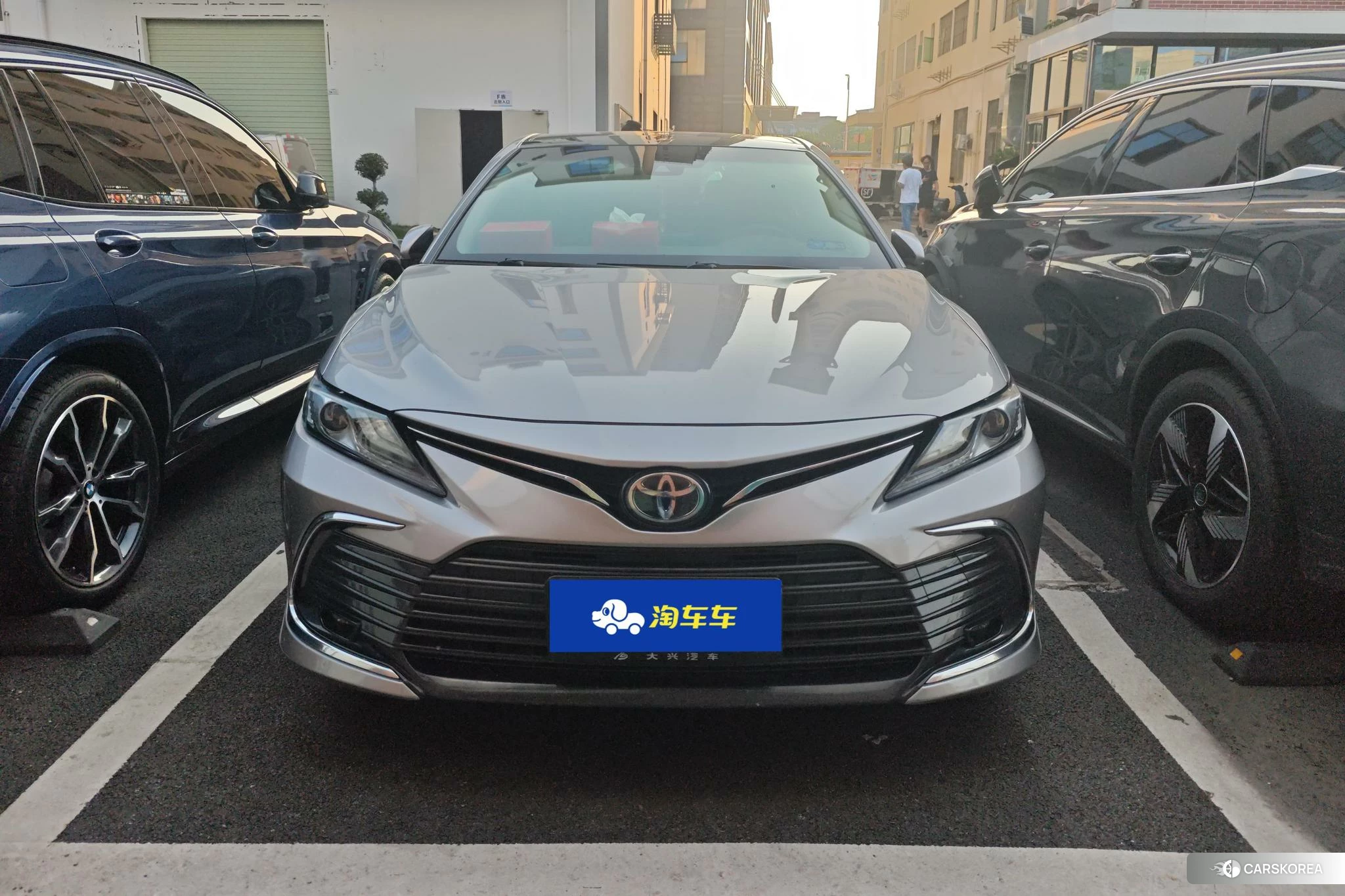 Toyota Camry 2021 Серебристо-серый из Китая, фото 6