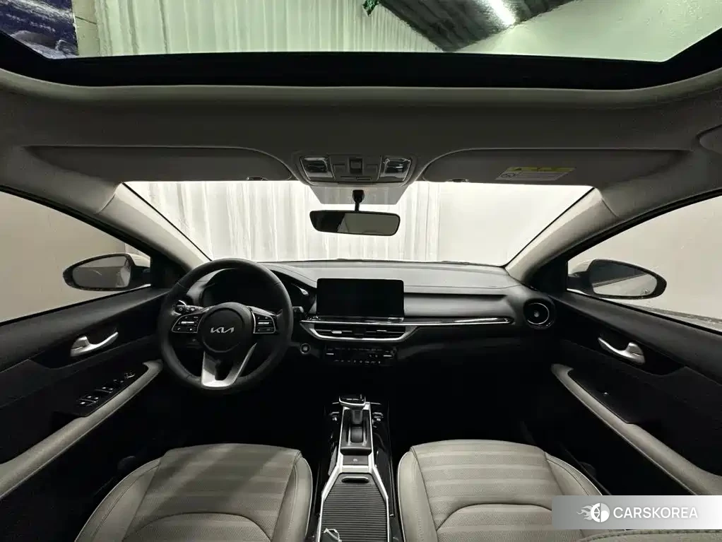 Kia K3 2023 Белый из Китая, фото 6