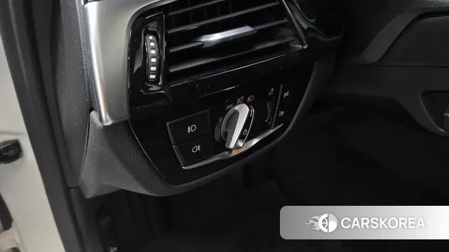 BMW 5 Series (G30) 2018 Белый из Кореи, фото 6