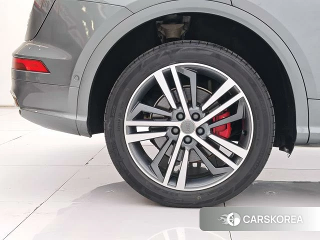 Audi Q5L 2021 Серебристо-серый из Китая, фото 6