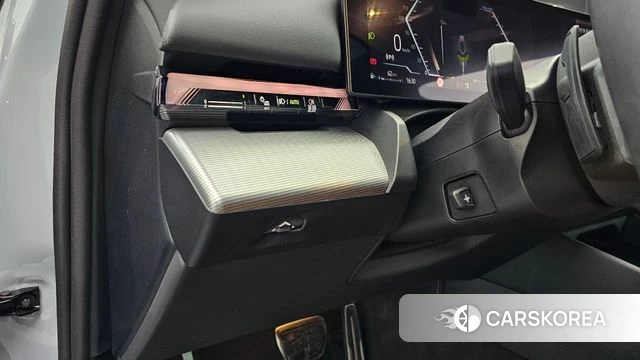 BMW 5 Series (G60) 2024 Серебристо-серый из Кореи, фото 6