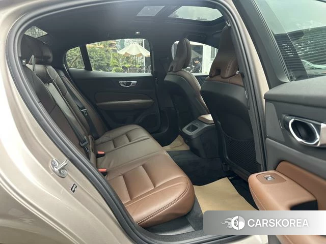 Volvo S60 2023 Шампань из Китая, фото 6