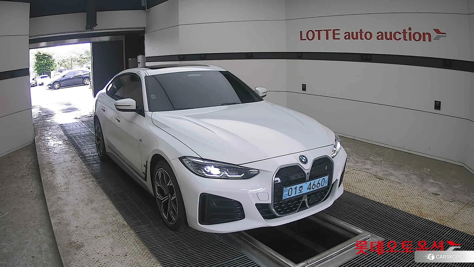 BMW  i4 eDrive40 2022 #300 - ALPINE WHITE [BMW] из Кореи, фото 6
