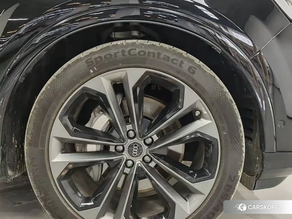 Audi Q7 2025 Черный из Китая, фото 6