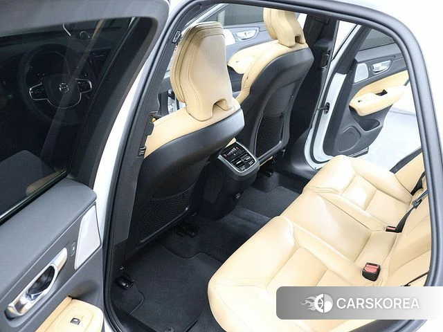 Volvo XC60 second Generation 2024 Белый из Кореи, фото 6