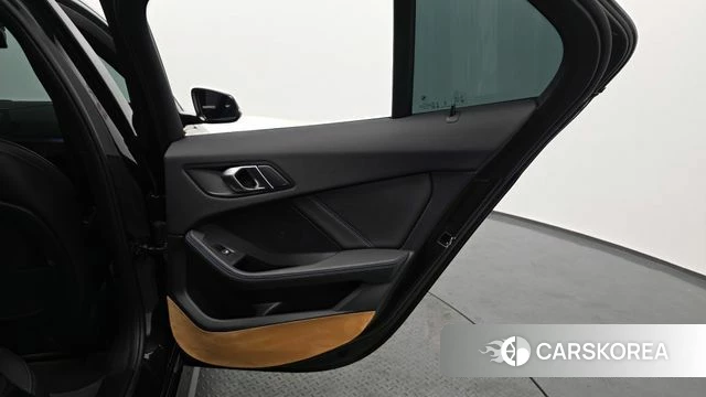 BMW 1 Series (F40) 2024 Черный из Кореи, фото 6