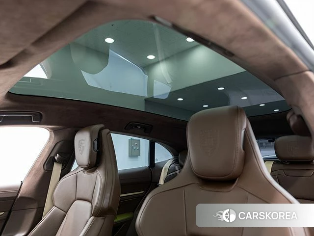 Porsche Taycan 2023 Жемчужный цвет из Кореи, фото 6