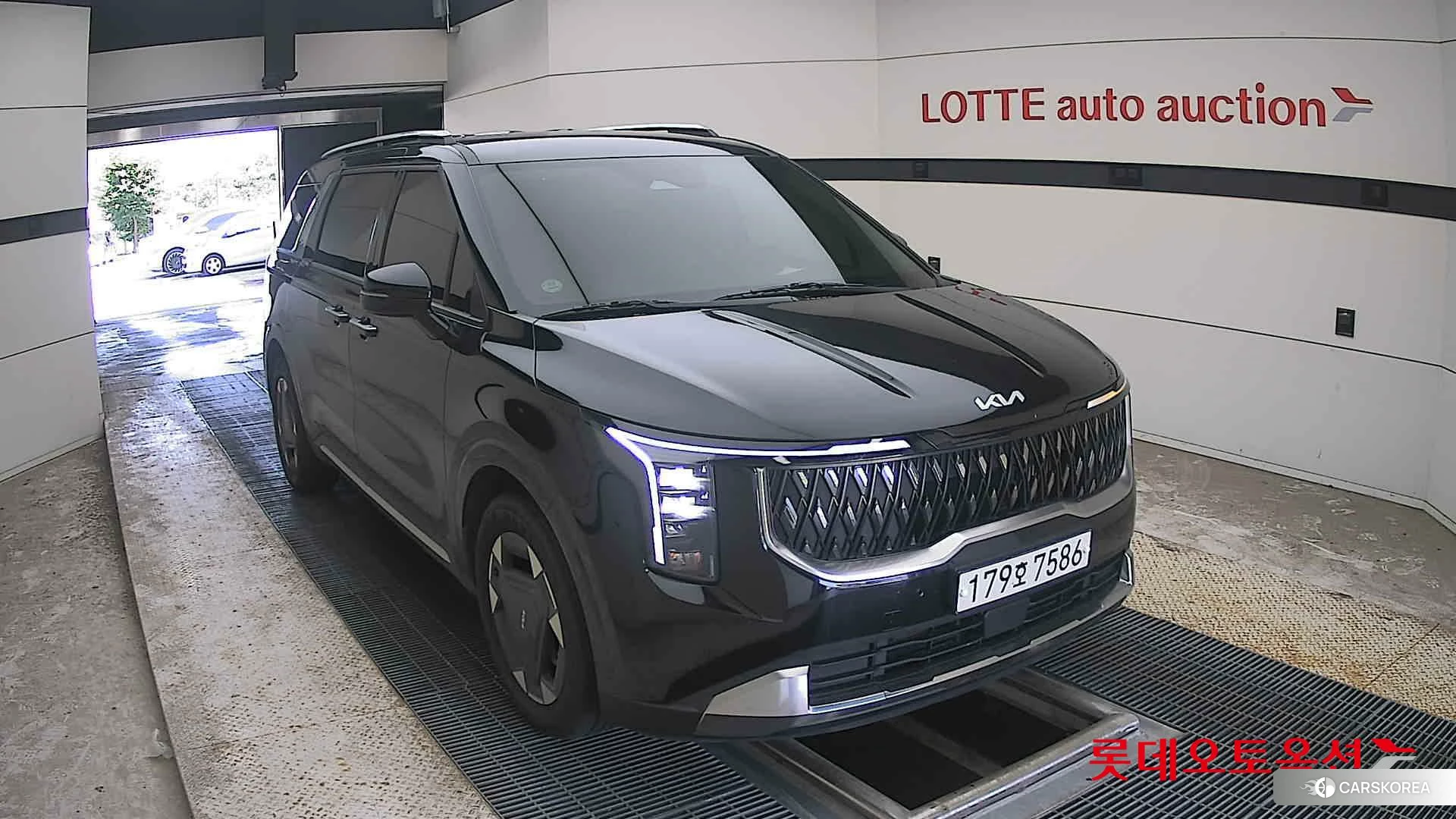Kia Carnival Hybrid 2024 Aurora Black Pearl из Кореи, фото 6