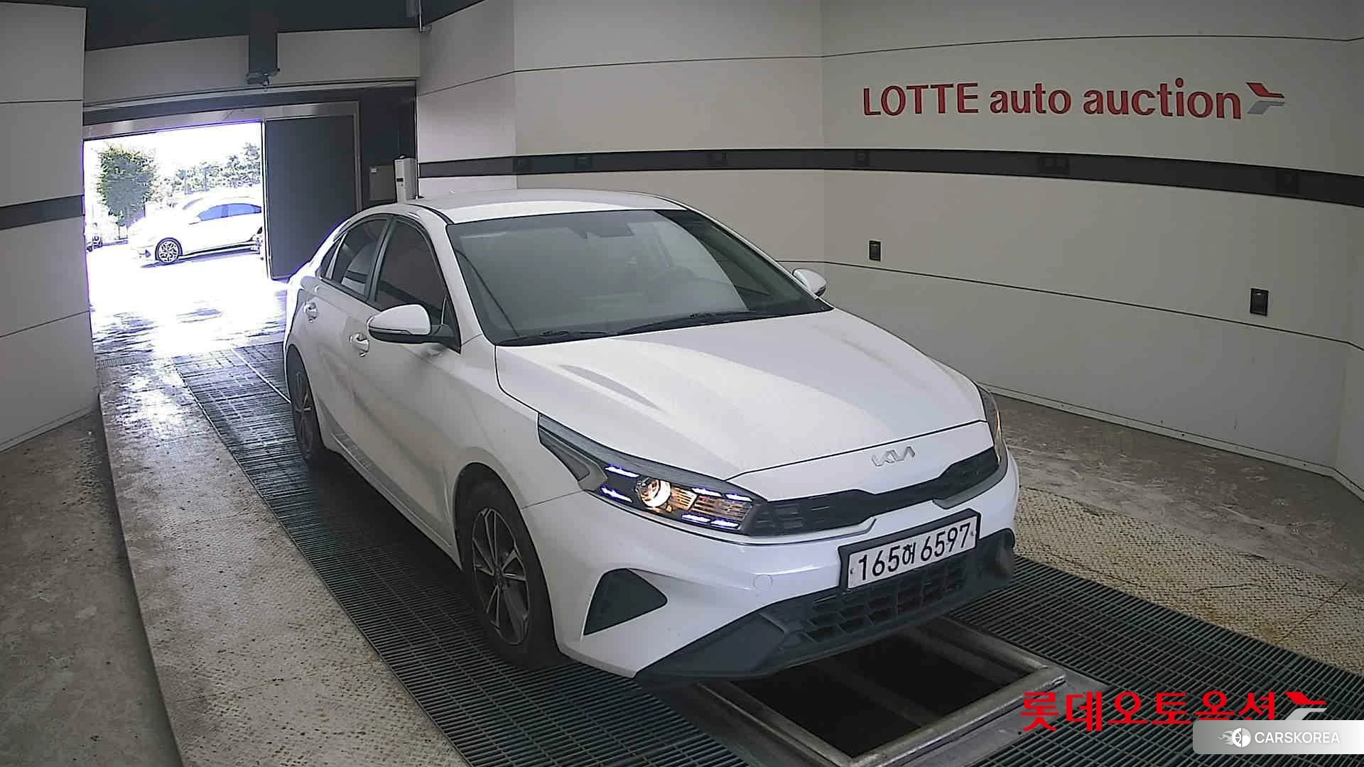 Kia K3 2022 Snow White Pearl из Кореи, фото 6
