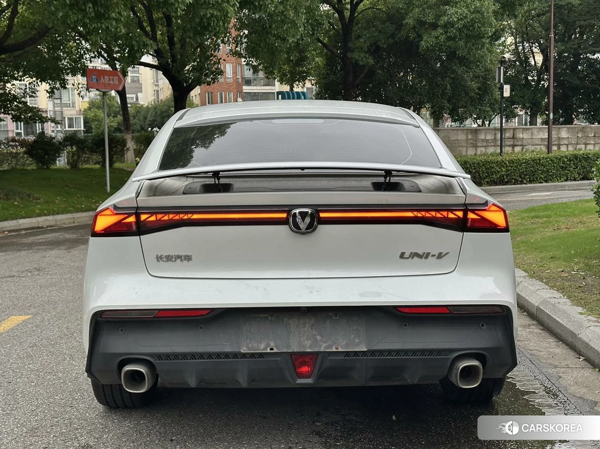 Chang'an UNI-V 2023 Белый из Китая, фото 6