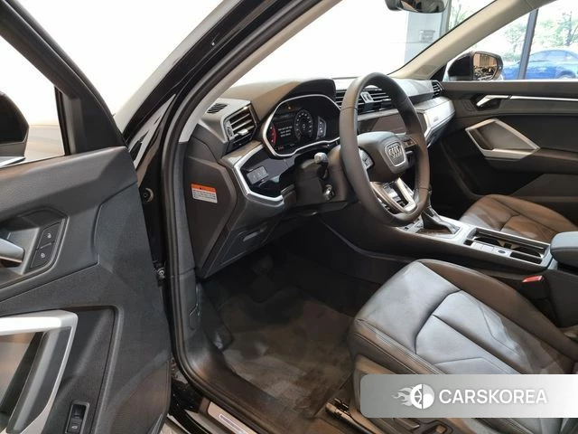 Audi Q3 (F3) 2025 Черный из Кореи, фото 6