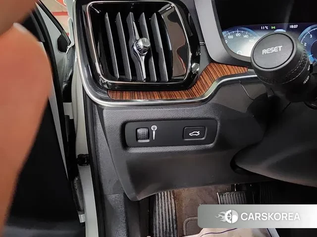 Volvo S60 3rd generation 2021 Белый из Кореи, фото 6