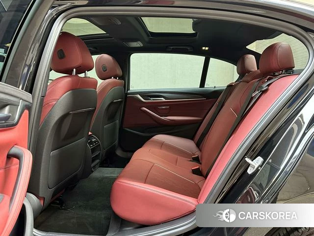 BMW 5 series 2023 Черный из Китая, фото 6