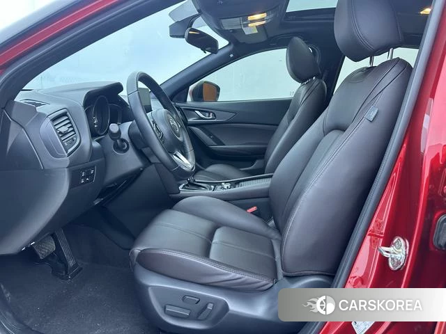 Mazda CX-4 2023 Красный из Китая, фото 6