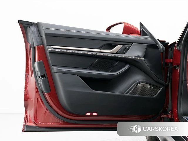 Porsche Taycan 2025 Красный из Кореи, фото 6
