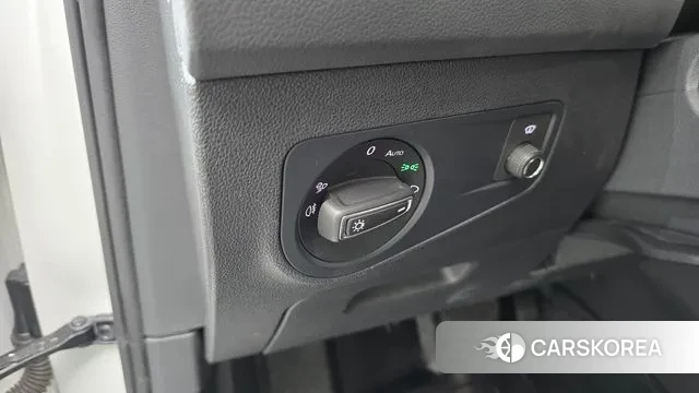 Volkswagen Tiguan second Generation 2023 Белый из Кореи, фото 6