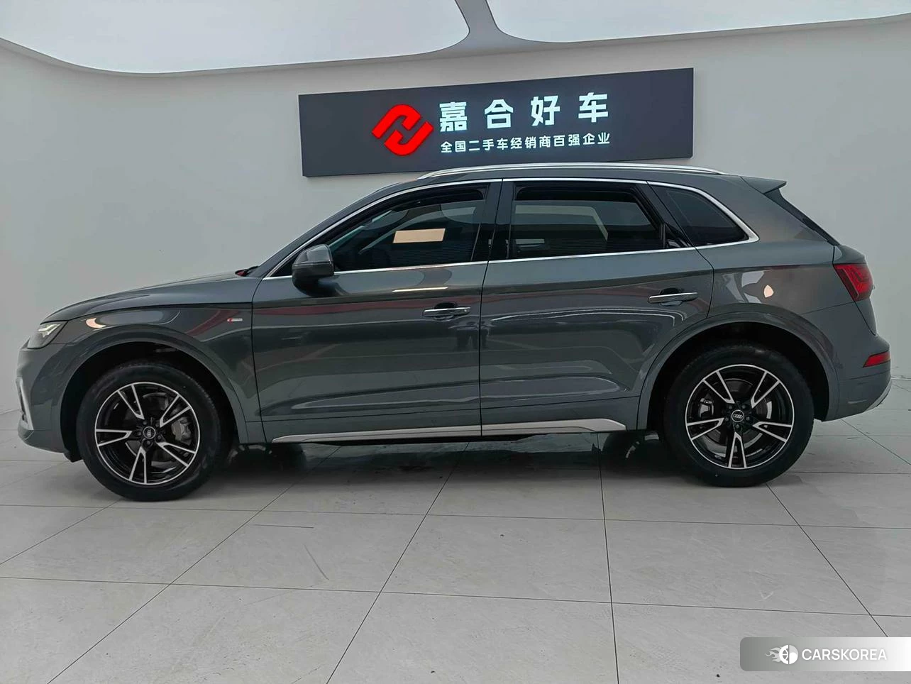 Audi Q5L 2023 Темно-серый из Китая, фото 6