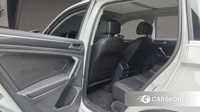Volkswagen Tiguan second Generation 2023 Белый из Кореи, фото 6