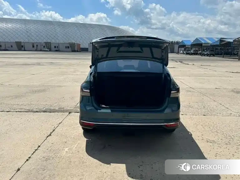Volkswagen Lavida 2023 Синий из Китая, фото 6