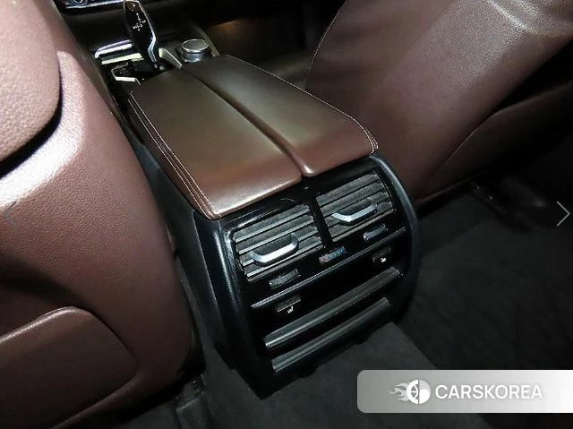 BMW 5 Series (G30) 2018 Серебристо-серый из Кореи, фото 6