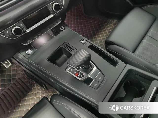 Audi Q5L 2024 Серебристо-серый из Китая, фото 6