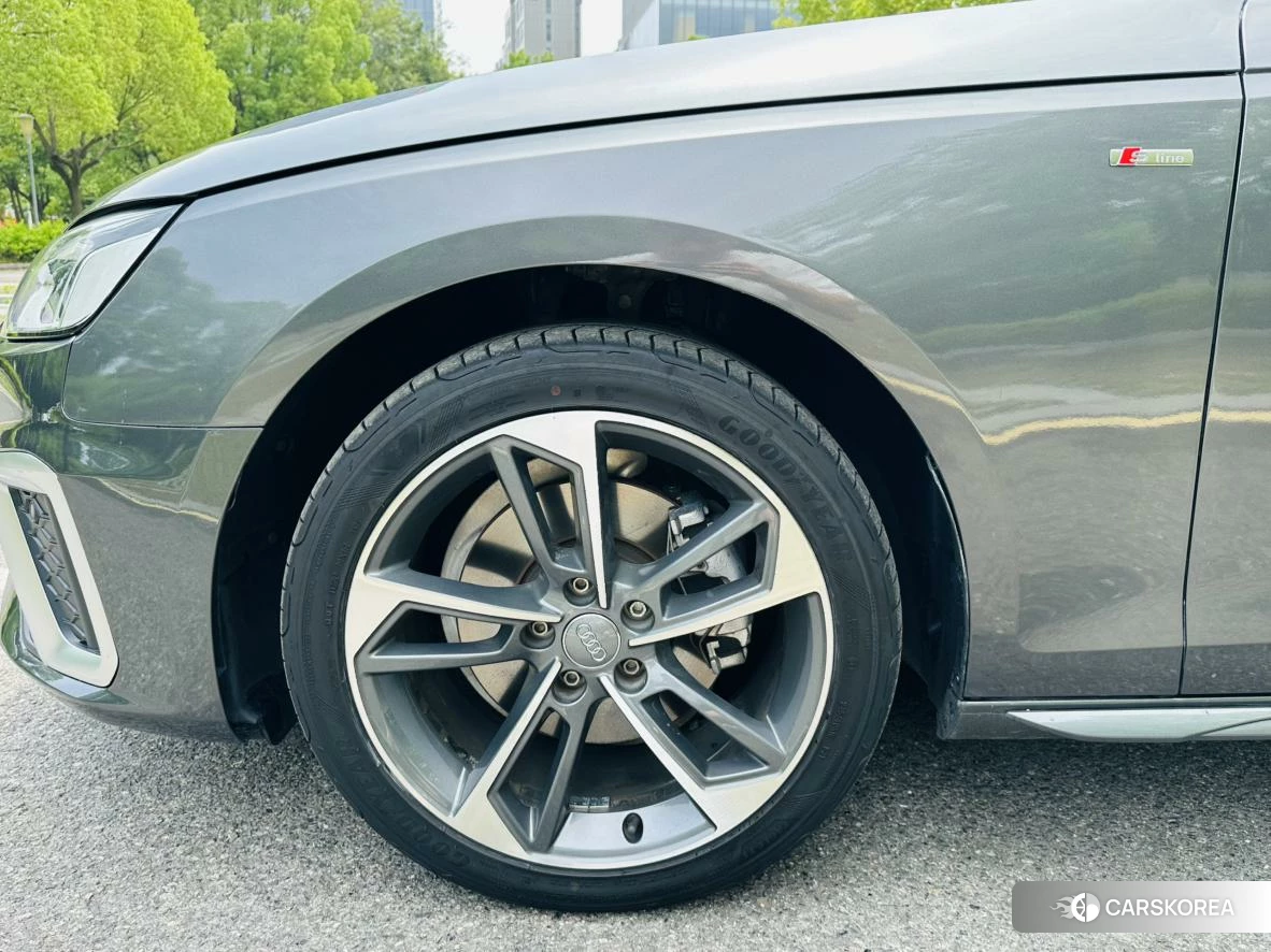 Audi A4L 2020 Темно-серый из Китая, фото 6