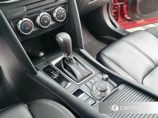 Mazda CX-4 2023 Красный из Китая, фото 6