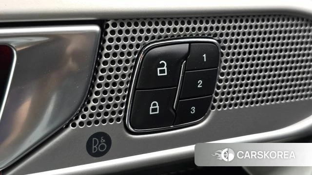 Ford Explorer 6th Generation 2021 Белый из Кореи, фото 6