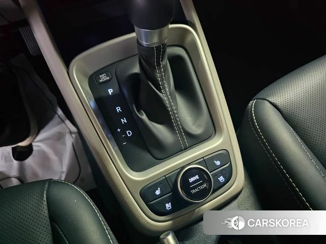 Hyundai Venue 2024 Серебристо-серый из Кореи, фото 6