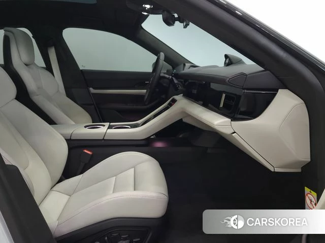Porsche Taycan 2024 Серебристо-серый из Кореи, фото 6