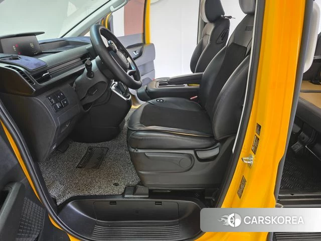 Hyundai Staria 2022 Желтый из Кореи, фото 6