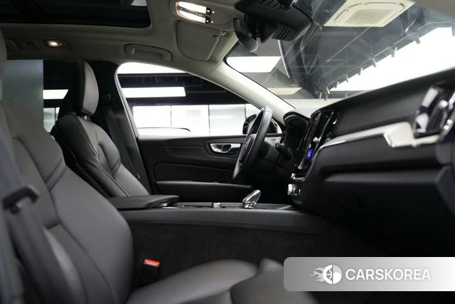 Volvo XC60 2022 Черный из Китая, фото 6