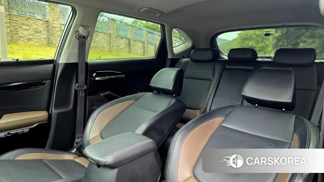 Kia Seltos 2021 Серебристо-серый из Кореи, фото 6