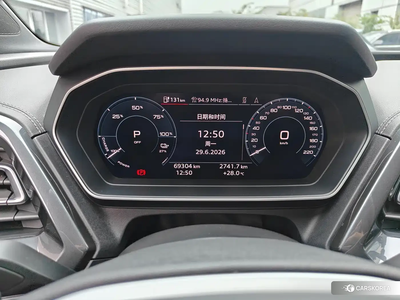 Audi Q4 2023 Silver/gray из Китая, фото 6