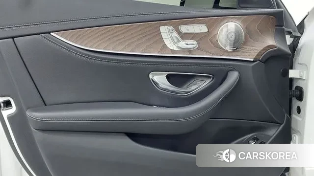 Mercedes-Benz E-Class W213 2022 Белый из Кореи, фото 6