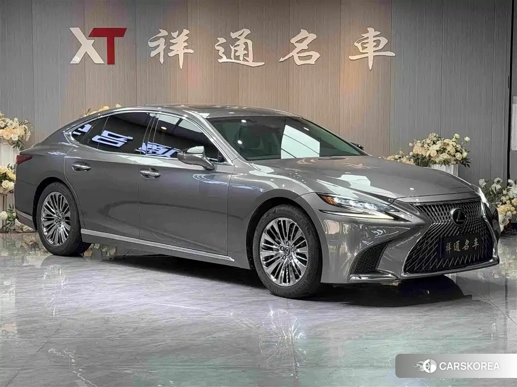 Lexus LS 2018 Silver/gray из Китая, фото 6