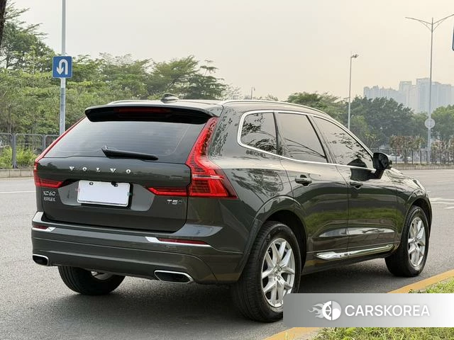Volvo XC60 2021 Темно-серый из Китая, фото 6
