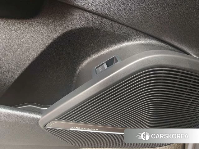 Audi SQ5 2023 Темно-серый из Китая, фото 6