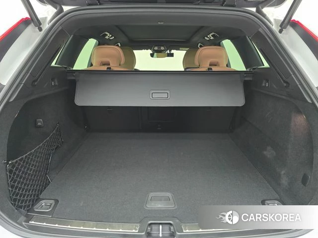 Volvo XC60 second Generation 2023 Белый из Кореи, фото 6