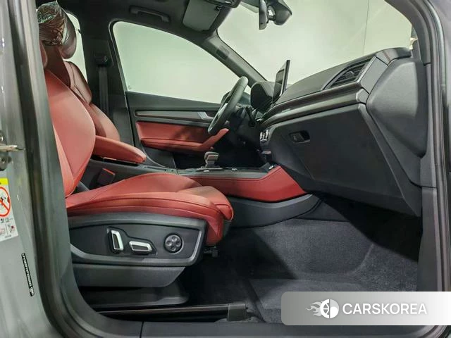 Audi Q5L 2026 Темно-серый из Китая, фото 6