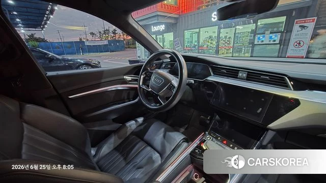 Audi e-Tron 2021 Серебряный из Кореи, фото 6