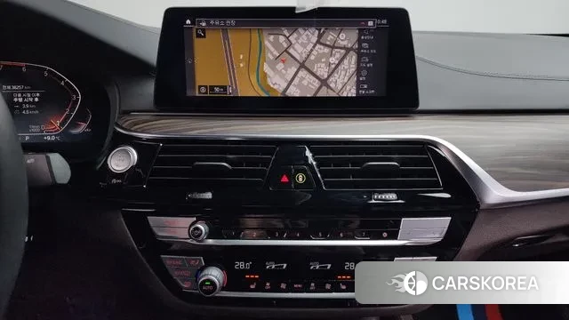 BMW 5 Series (G30) 2020 Белый из Кореи, фото 6