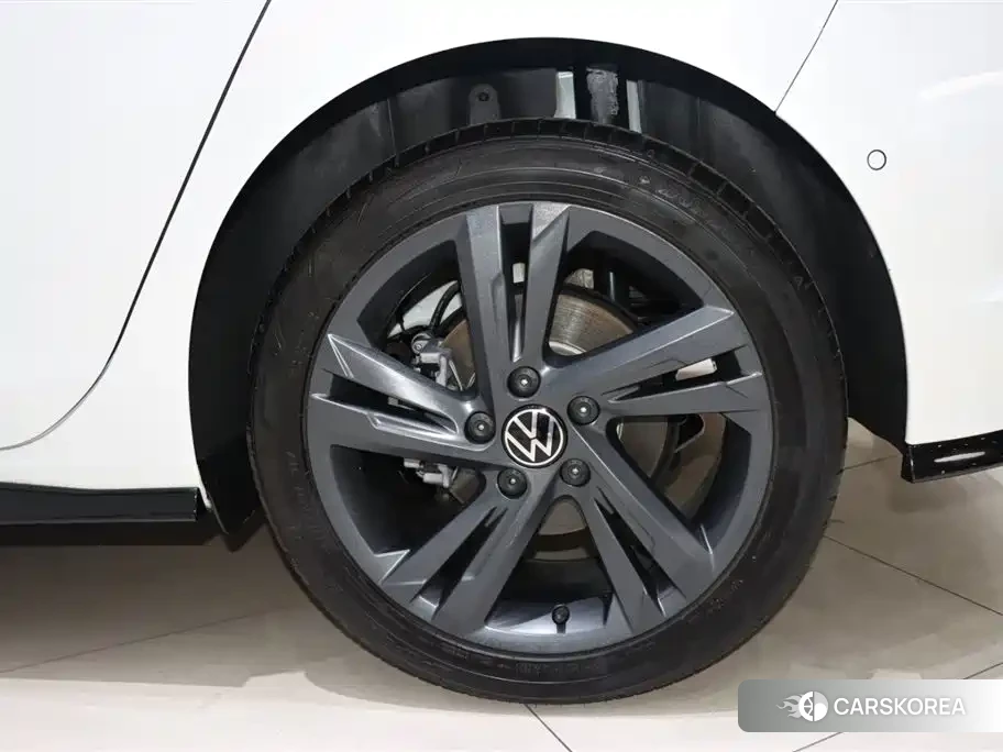 Volkswagen Golf 2024 Белый из Китая, фото 6